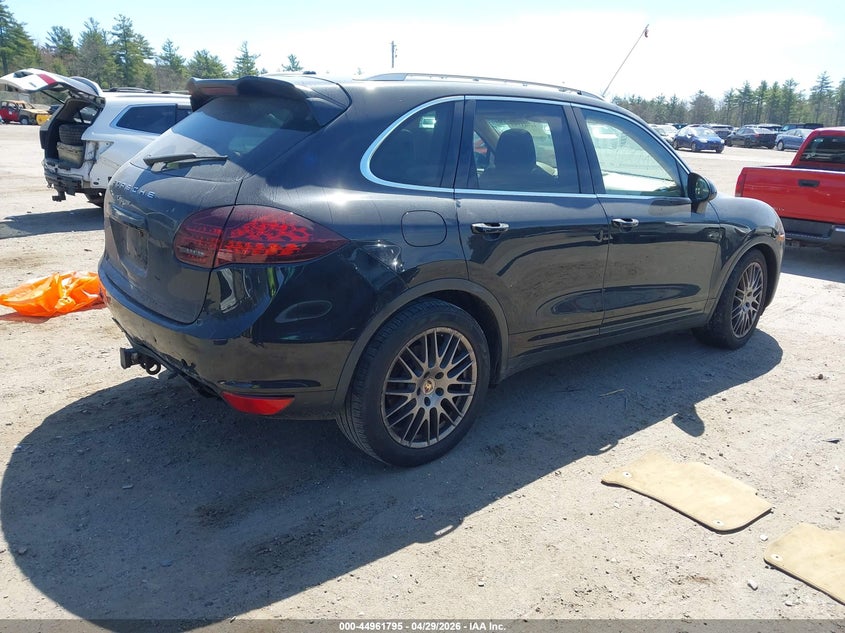 2014 Porsche Cayenne VIN WP1AA2A2XELA91988 IAAI salvage auction — REAR END, Salvage (Massachusetts), sold $1,700 on 2026-07-18 (photo 4)