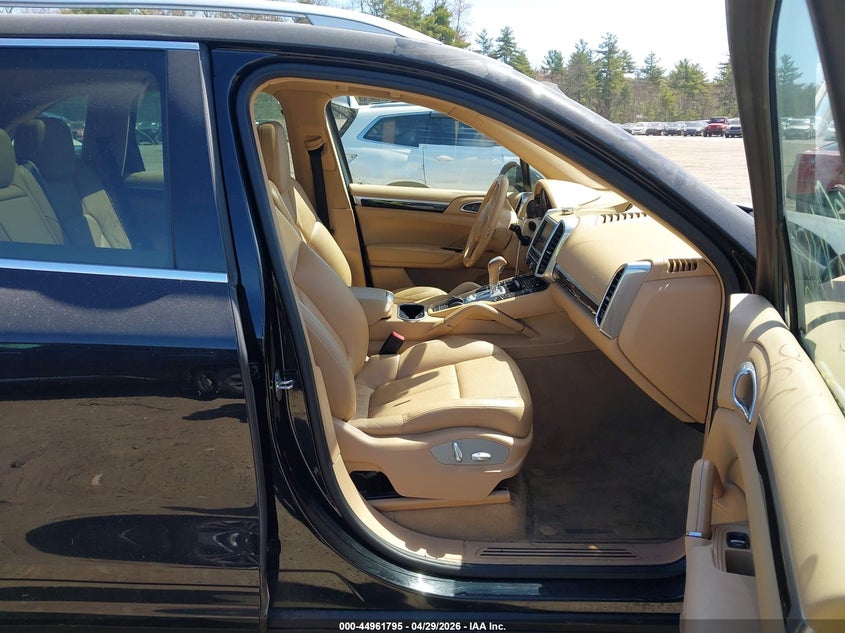 2014 Porsche Cayenne VIN WP1AA2A2XELA91988 IAAI salvage auction — REAR END, Salvage (Massachusetts), sold $1,700 on 2026-07-18 (photo 5)