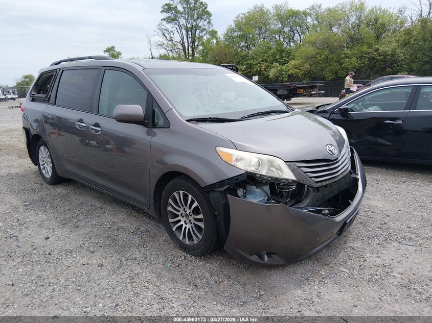 2011 Toyota Sienna VIN 5TDYK3DCXBS171969 IAAI salvage auction — FRONT END, Salvage (Ohio), sold $1,725 on 2026-07-07 (photo 1)