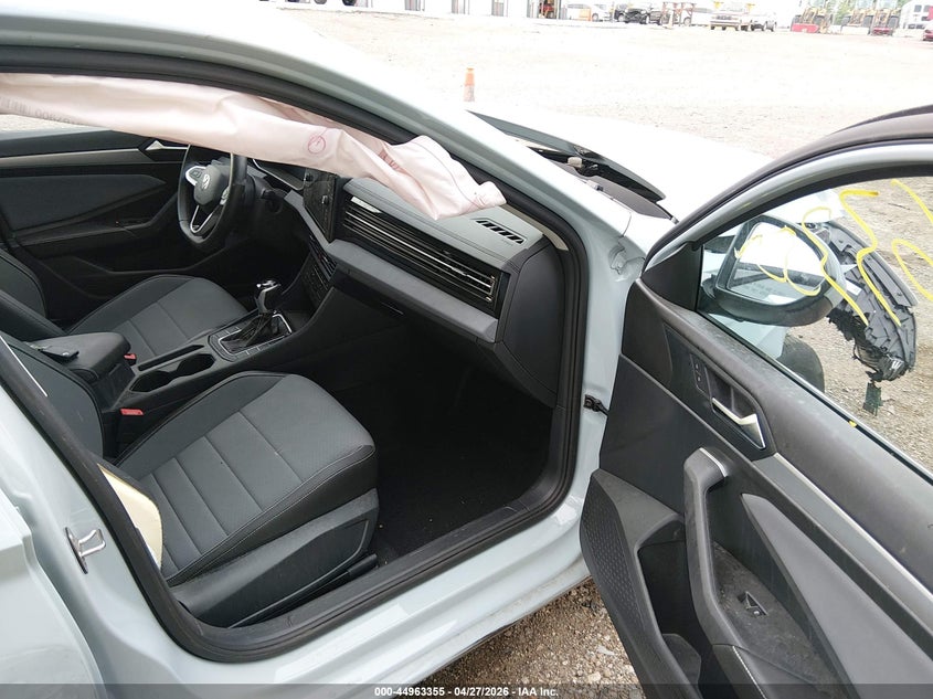 2025 Volkswagen Jetta VIN 3VW7X7BU5SM028117 IAAI salvage auction — FRONT END, Salvage Title, sold $5,300 on 2026-07-23 (photo 5)