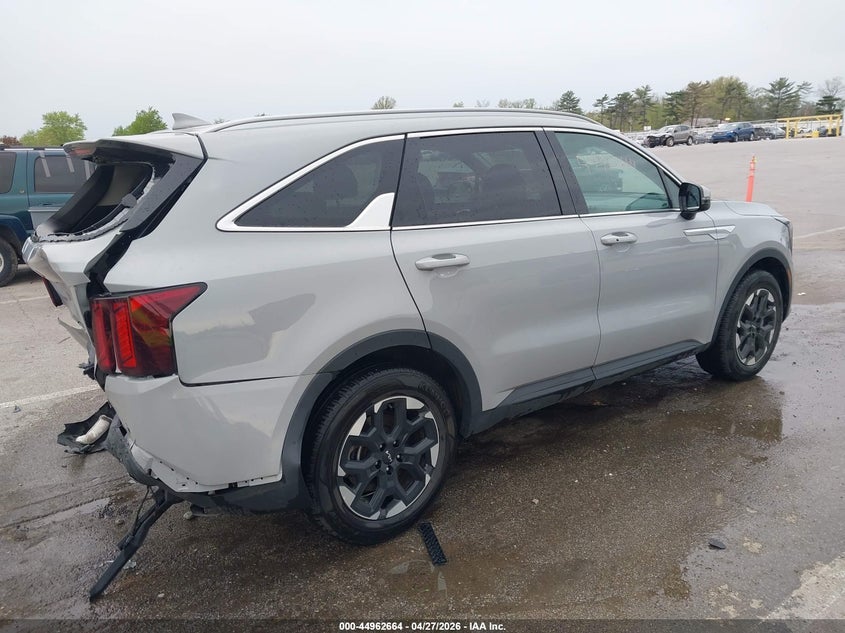 2025 Kia Sorento VIN 5XYRL4JC2SG310226 IAAI salvage auction — REAR END, Salvage (Indiana), sold $5,600 on 2026-07-10 (photo 4)