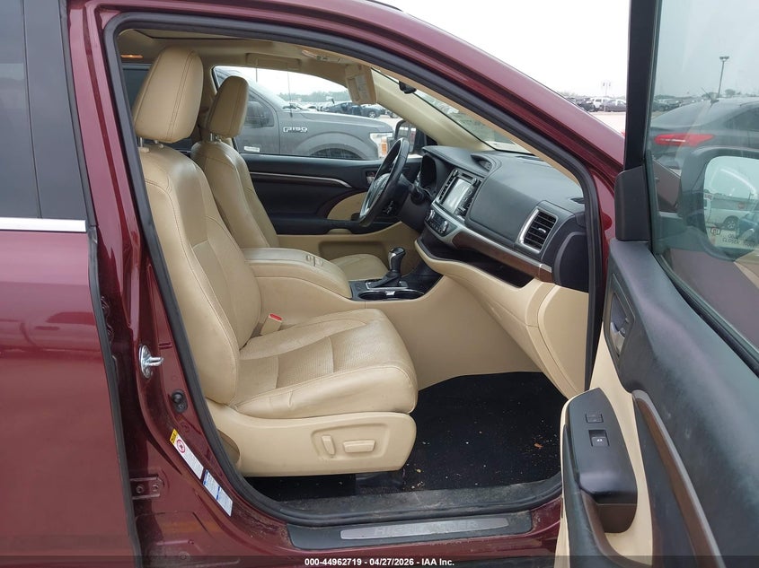 2015 Toyota Highlander VIN 5TDDKRFH0FS141797 IAAI salvage auction — REAR END, Original (Texas), sold $8,300 on 2026-07-13 (photo 5)