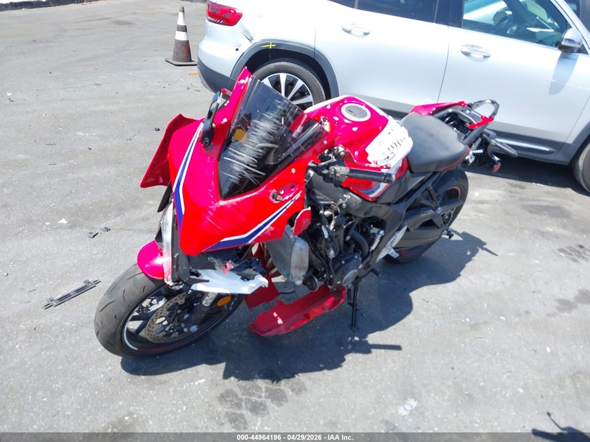 2025 Honda Cbr VIN MLHRH1552S5100971 IAAI salvage auction — FRONT END, Salvage Certificate (California), sold $1,100 on 2026-07-24 (photo 2)