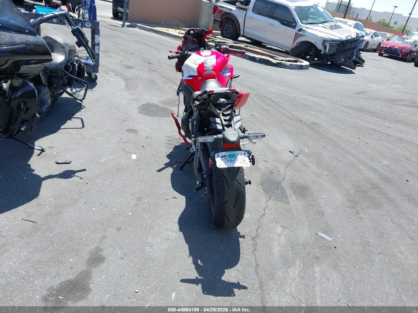 2025 Honda Cbr VIN MLHRH1552S5100971 IAAI salvage auction — FRONT END, Salvage Certificate (California), sold $1,100 on 2026-07-24 (photo 6)