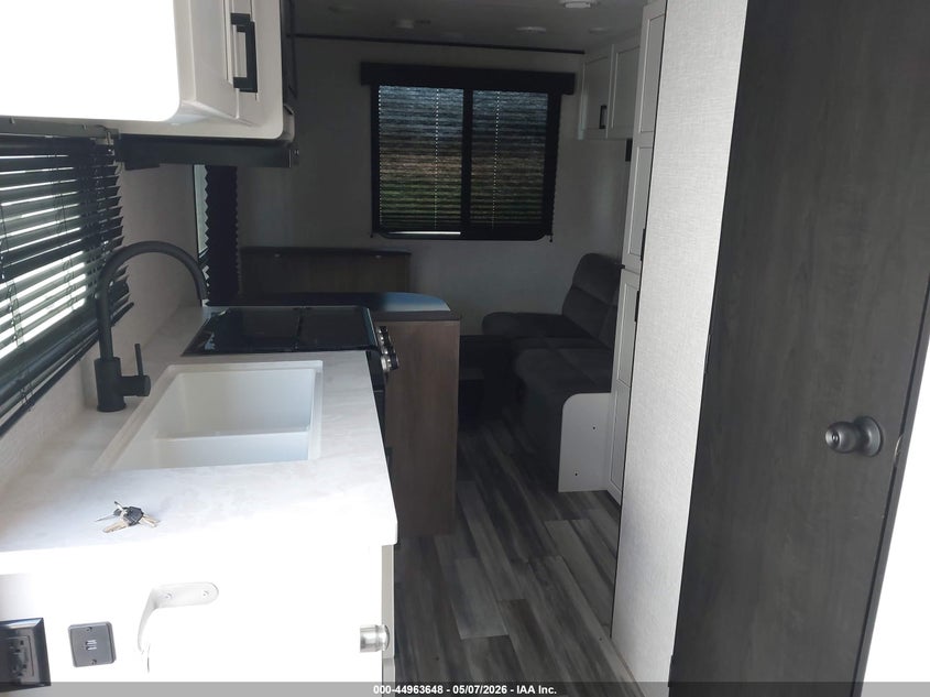 2025 Jayco Other VIN 1UJBC0BL2S1YZ0120 IAAI salvage auction — HAIL, Regular Certificate (Iowa), sold $7,500 on 2026-08-12 (photo 8)