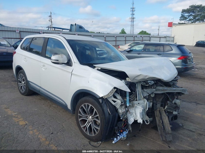 2017 Mitsubishi Outlander VIN JA4AD3A39HZ023202 IAAI salvage auction — LEFT FRONT, Salvage Title, sold $900 on 2026-07-29 (photo 1)