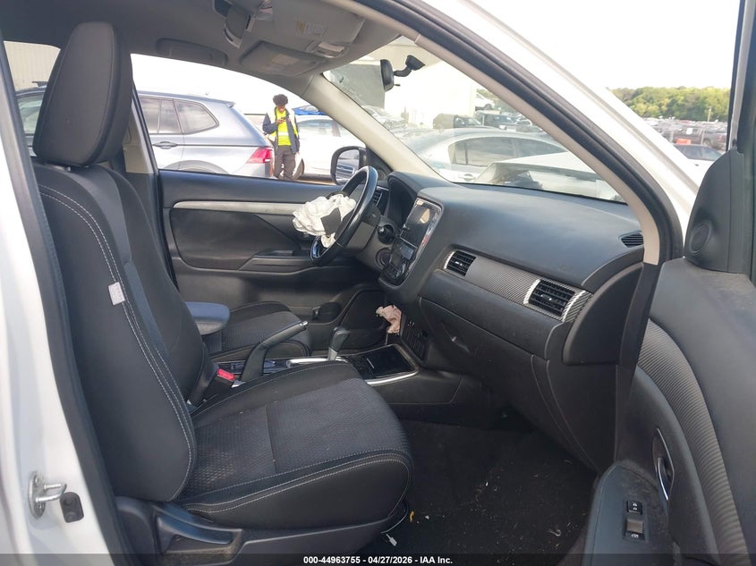 2017 Mitsubishi Outlander VIN JA4AD3A39HZ023202 IAAI salvage auction — LEFT FRONT, Salvage Title, sold $900 on 2026-07-29 (photo 5)
