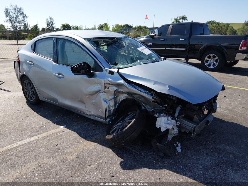 2019 Toyota Yaris VIN 3MYDLBYVXKY515375 IAAI salvage auction — SIDE, Wait Title, sold $750 on 2026-07-10 (photo 1)