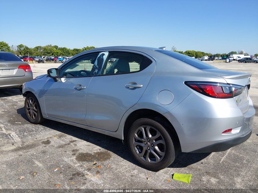 2019 Toyota Yaris VIN 3MYDLBYVXKY515375 IAAI salvage auction — SIDE, Wait Title, sold $750 on 2026-07-10 (photo 3)