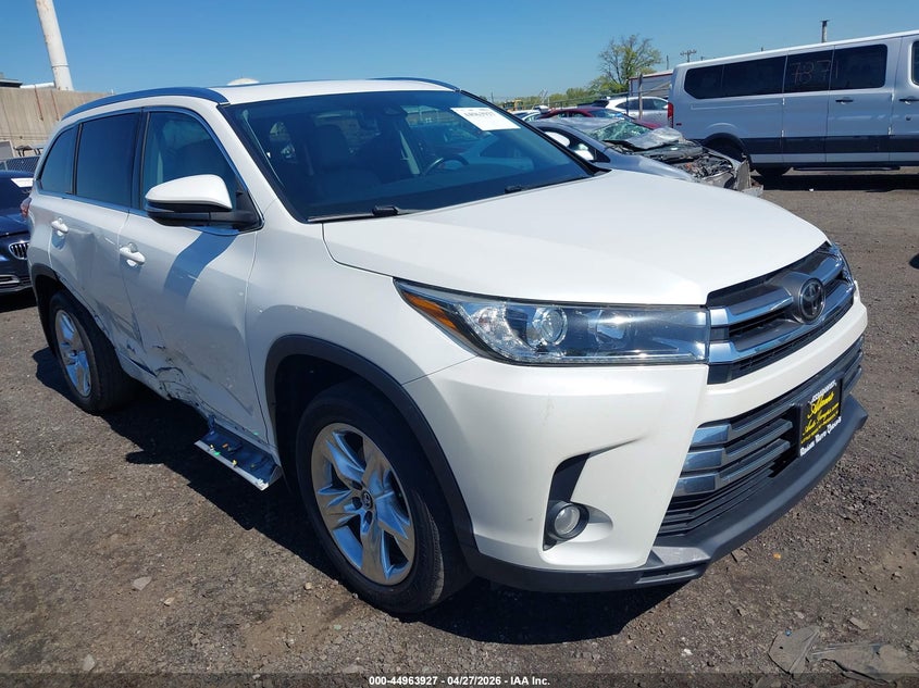 2017 Toyota Highlander VIN 5TDDZRFH7HS402759 IAAI salvage auction — FRONT END, Salvage Title, sold $8,400 on 2026-07-29 (photo 1)