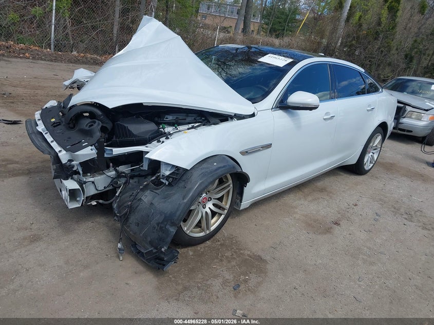 2019 Jaguar Xj VIN SAJWJ2GD3K8W21699 IAAI salvage auction — FRONT END, Wait Title, sold $600 on 2026-07-28 (photo 2)