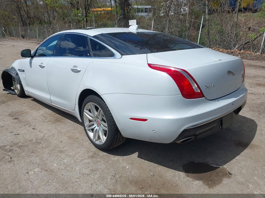 2019 Jaguar Xj VIN SAJWJ2GD3K8W21699 IAAI salvage auction — FRONT END, Wait Title, sold $600 on 2026-07-28 (photo 3)