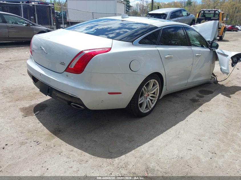 2019 Jaguar Xj VIN SAJWJ2GD3K8W21699 IAAI salvage auction — FRONT END, Wait Title, sold $600 on 2026-07-28 (photo 4)