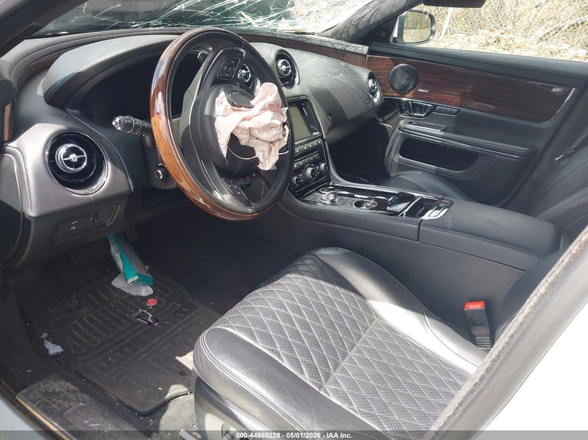 2019 Jaguar Xj VIN SAJWJ2GD3K8W21699 IAAI salvage auction — FRONT END, Wait Title, sold $600 on 2026-07-28 (photo 5)