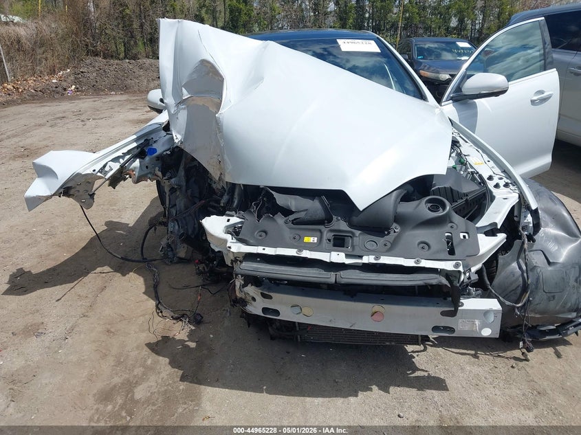 2019 Jaguar Xj VIN SAJWJ2GD3K8W21699 IAAI salvage auction — FRONT END, Wait Title, sold $600 on 2026-07-28 (photo 6)