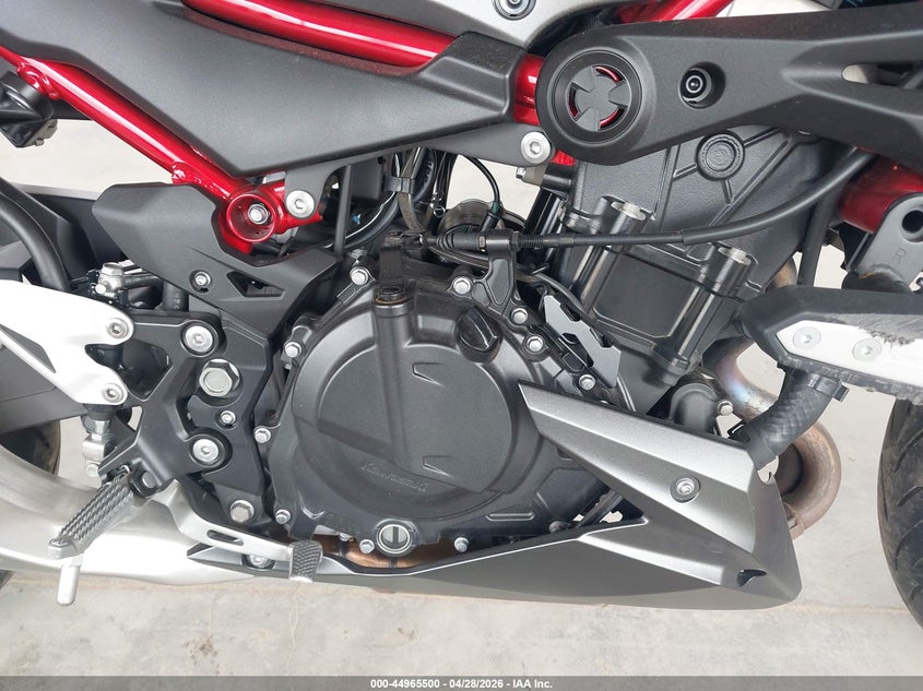 2025 Kawasaki Er VIN ML5ERGF1XSDA58307 IAAI salvage auction — RIGHT SIDE, Salvage Title, sold $1,025 on 2026-07-22 (photo 8)