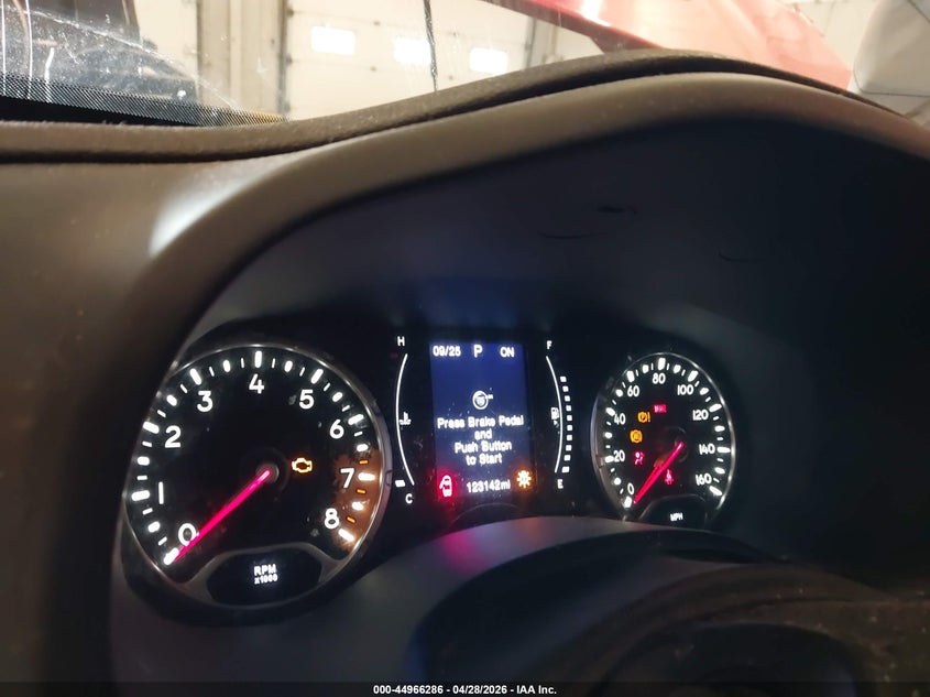 2017 Jeep Renegade VIN ZACCJBBB9HPE94661 IAAI salvage auction — RIGHT FRONT, Salvage (Oregon), sold $425 on 2026-07-30 (photo 7)