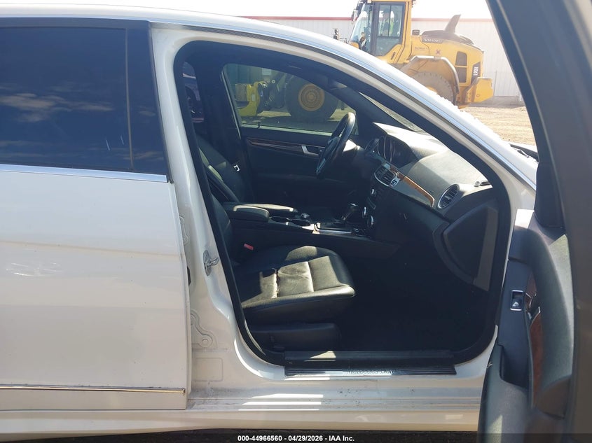 2012 Mercedes-benz C-klasse VIN WDDGF4HB9CR208703 IAAI salvage auction — NORMAL WEAR, Salvage (Texas), sold $175 on 2026-08-11 (photo 5)
