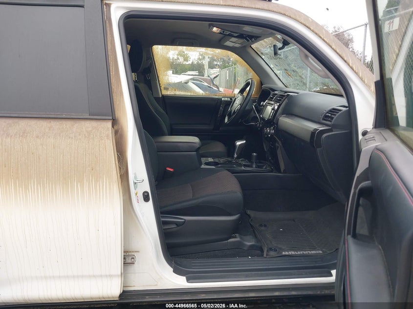 2019 Toyota 4runner VIN JTEBU5JR0K5666638 IAAI salvage auction — EXTERIOR BURN, Wait Title, sold $23,700 on 2026-07-16 (photo 5)