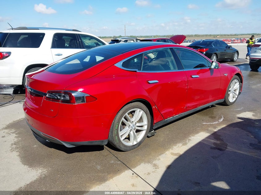 2016 Tesla Model s VIN 5YJSA1E19GF120095 IAAI salvage auction — RIGHT SIDE, Salvage (California), sold $5,000 on 2026-08-02 (photo 4)