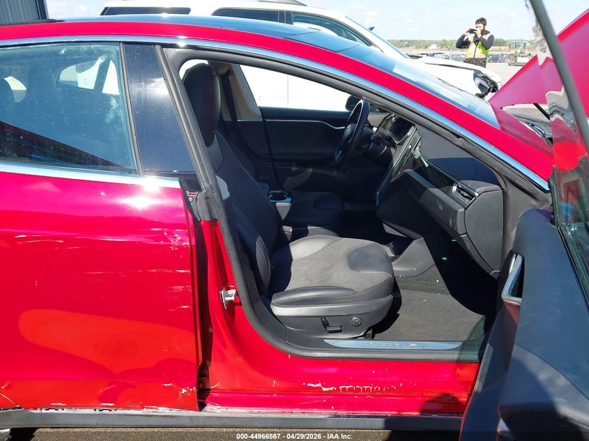 2016 Tesla Model s VIN 5YJSA1E19GF120095 IAAI salvage auction — RIGHT SIDE, Salvage (California), sold $5,000 on 2026-08-02 (photo 5)