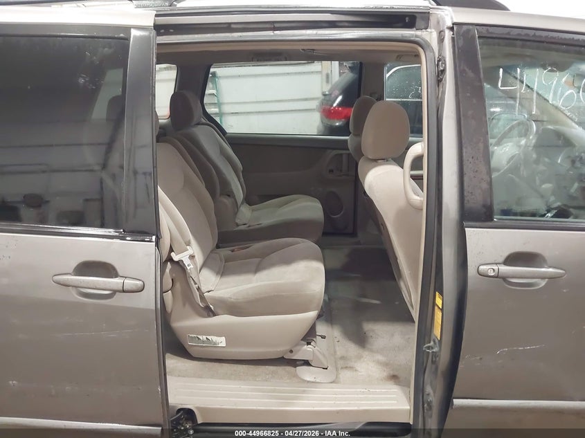 2005 Toyota Sienna VIN 5TDZA22CX5S243312 IAAI salvage auction — RIGHT FRONT, Clear (Indiana), sold $475 on 2026-07-21 (photo 8)