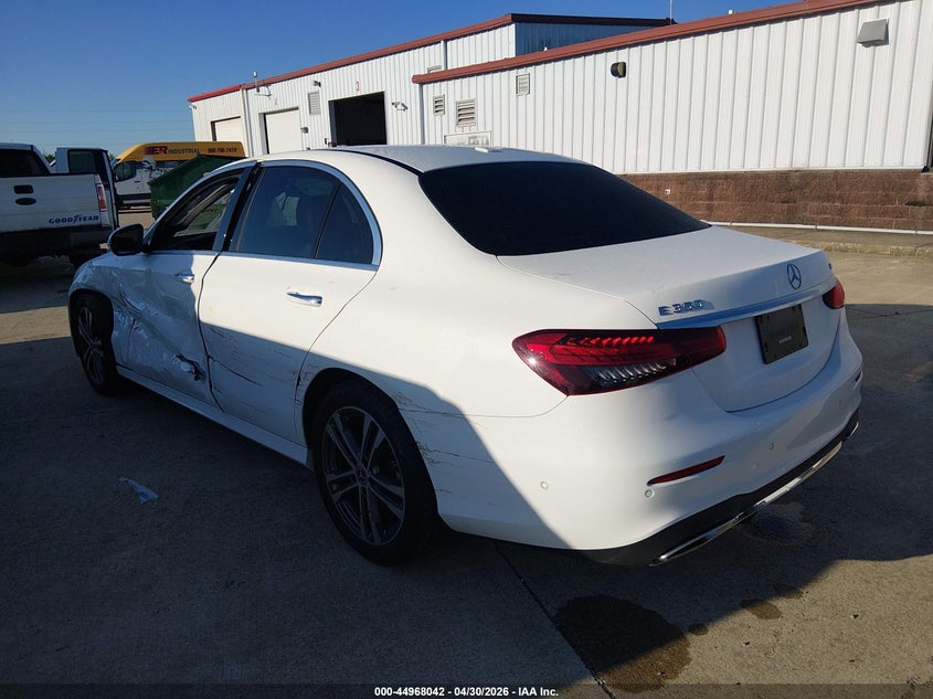2021 Mercedes-benz E-klasse VIN W1KZF8EB1MA934284 IAAI salvage auction — SIDE, Salvage (Illinois), sold $17,900 on 2026-07-31 (photo 3)