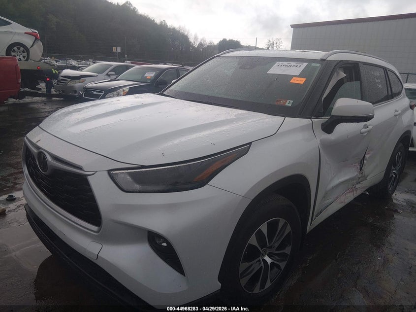 2022 Toyota Highlander VIN 5TDHZRBH4NS186260 IAAI salvage auction — SIDE, Salvage (West Virginia), sold $18,600 on 2026-07-16 (photo 2)