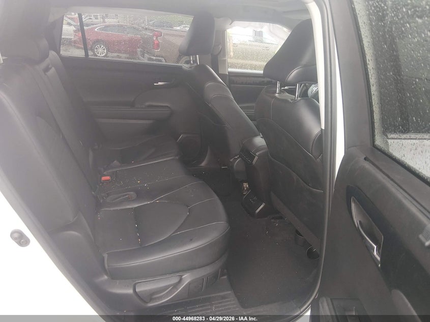 2022 Toyota Highlander VIN 5TDHZRBH4NS186260 IAAI salvage auction — SIDE, Salvage (West Virginia), sold $18,600 on 2026-07-16 (photo 8)