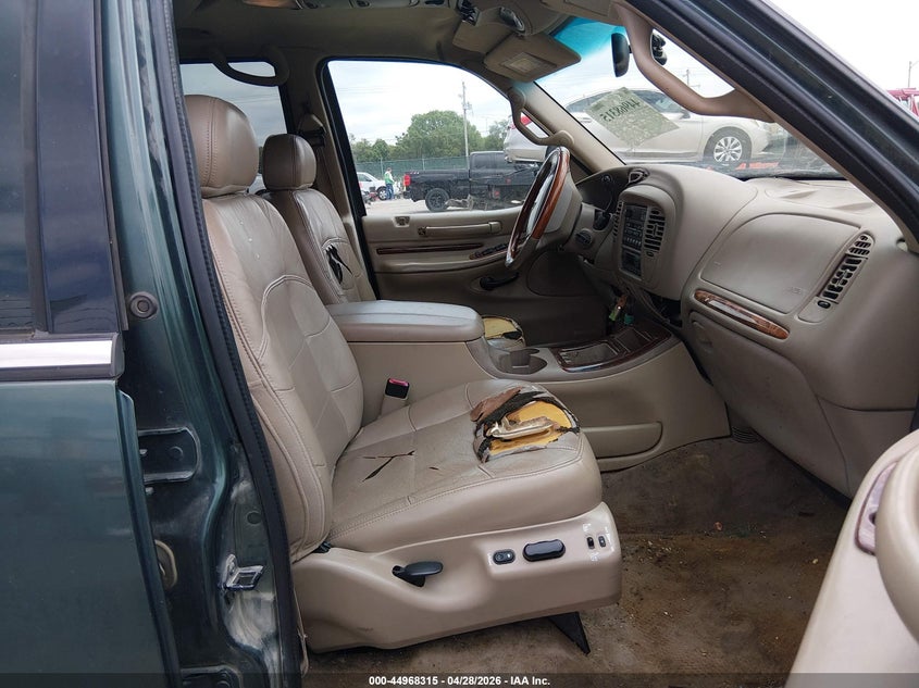 2000 Lincoln Navigator VIN 5LMEU27A1YLJ17710 IAAI salvage auction — LEFT FRONT, Salvage (Kansas), sold $25 on 2026-07-10 (photo 5)
