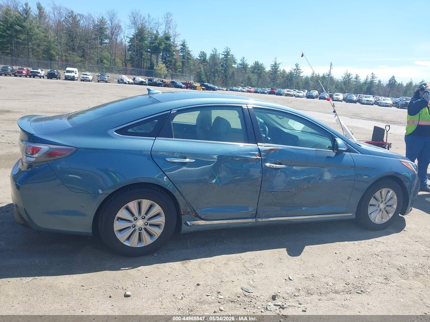2016 Hyundai Sonata VIN KMHE24L18GA016362 IAAI salvage auction — RIGHT SIDE, Salvage (Connecticut), sold $1,350 on 2026-07-10 (photo 6)