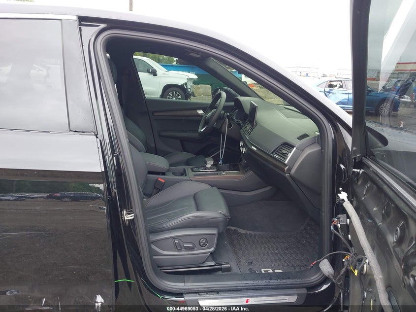 2024 Audi Q5 sportback VIN WA15AAFY9R2087270 IAAI salvage auction — SIDE, Salvage Title, sold $20,100 on 2026-07-16 (photo 5)