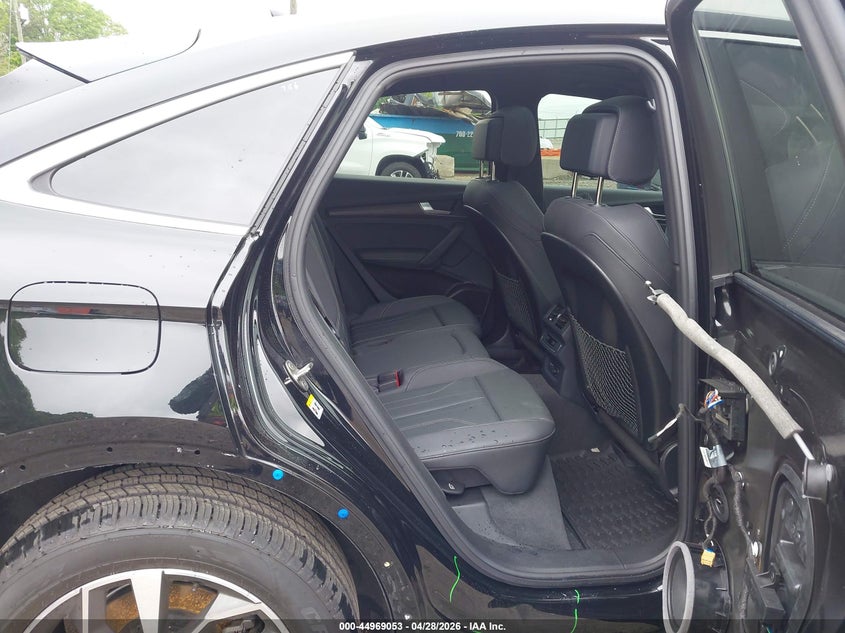2024 Audi Q5 sportback VIN WA15AAFY9R2087270 IAAI salvage auction — SIDE, Salvage Title, sold $20,100 on 2026-07-16 (photo 8)