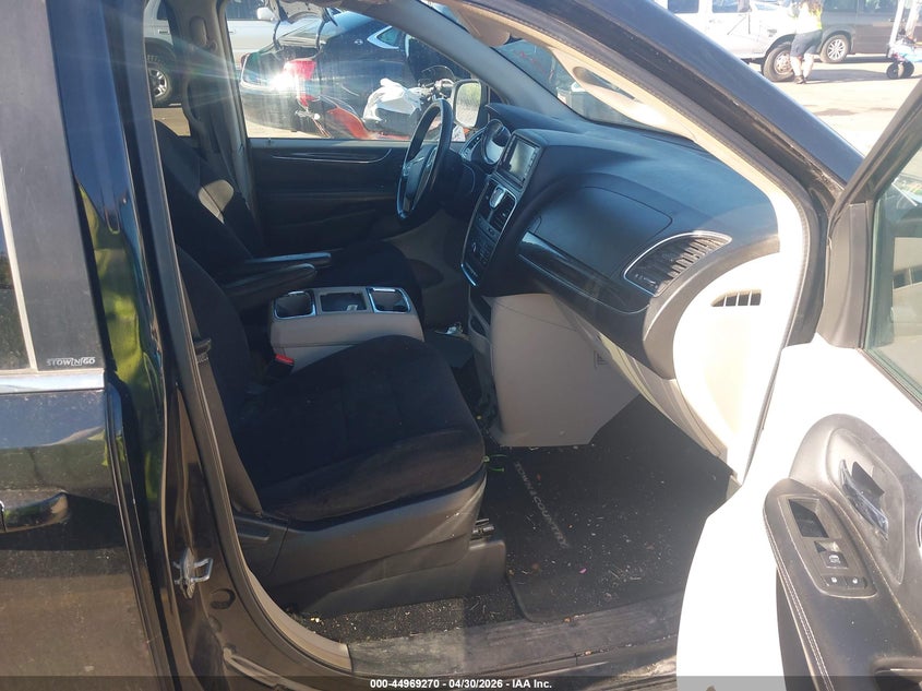 2011 Chrysler Town & country VIN 2A4RR5DG5BR723234 IAAI salvage auction — RIGHT FRONT, Salvage (Idaho), sold $475 on 2026-07-09 (photo 5)