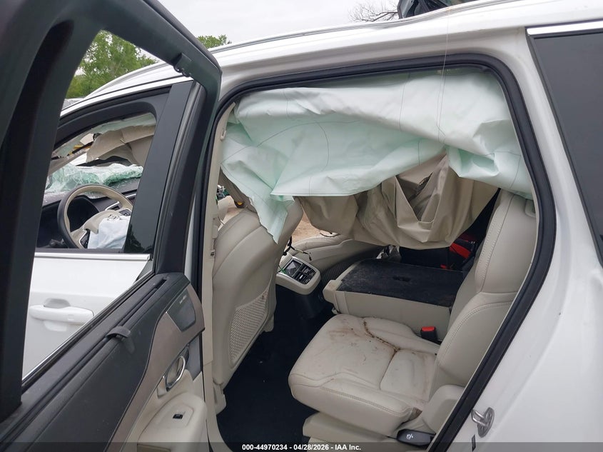 2024 Volvo Xc90 VIN YV4H60CF9R1163901 IAAI salvage auction — RIGHT SIDE, Salvage Title, sold $1,150 on 2026-07-22 (photo 8)