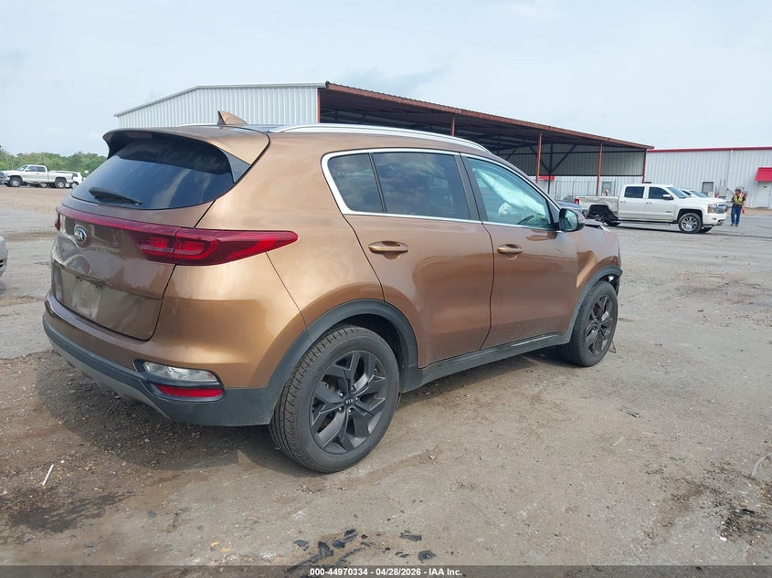 2021 Kia Sportage VIN KNDP63AC7M7922768 IAAI salvage auction — RIGHT FRONT, Salvage Title, sold $2,500 on 2026-07-22 (photo 4)