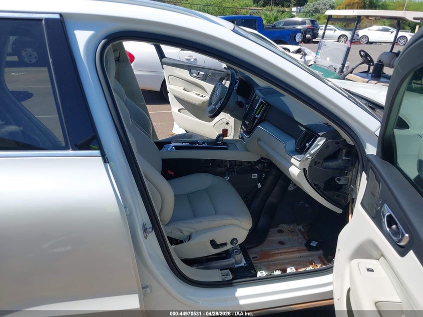 2020 Volvo Xc60 VIN YV4BR0DK2L1525485 IAAI salvage auction — WATER/FLOOD, Salvage (Hawaii), sold $6,600 on 2026-07-28 (photo 5)