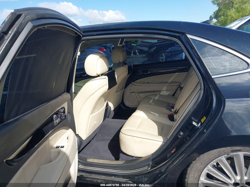 2016 Hyundai Equus VIN KMHGH4JH6GU101786 IAAI salvage auction — RIGHT SIDE, Salvage Title, sold $325 on 2026-07-30 (photo 8)