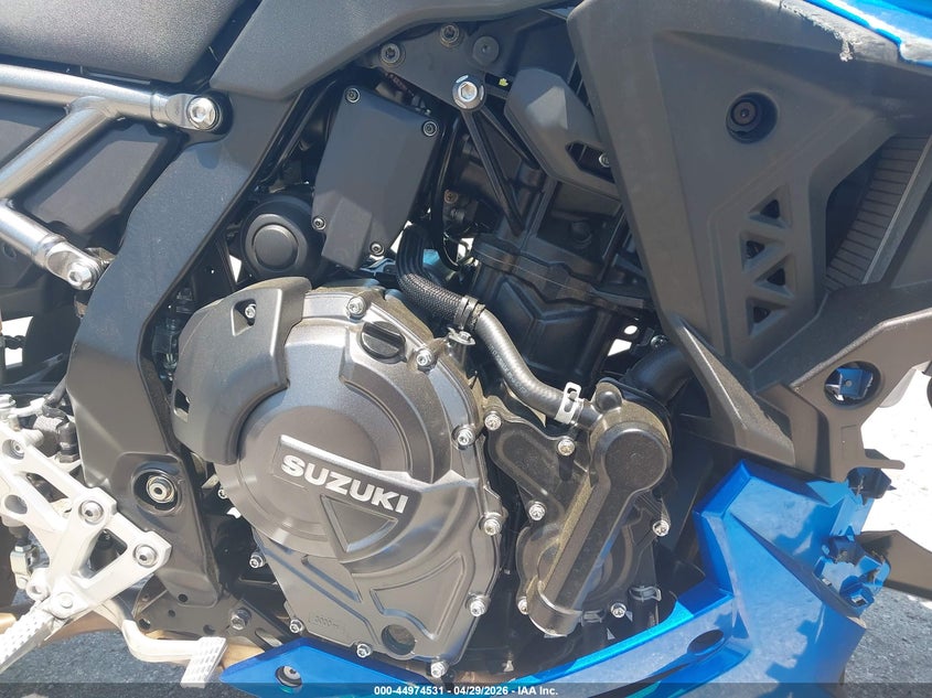 2025 Suzuki Gsx VIN JS1EM13B7S7102381 IAAI salvage auction — ALL OVER, Salvage Title, sold $1,850 on 2026-07-22 (photo 8)