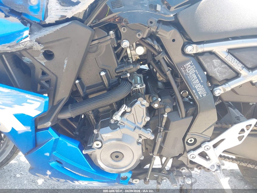 2025 Suzuki Gsx VIN JS1EM13B7S7102381 IAAI salvage auction — ALL OVER, Salvage Title, sold $1,850 on 2026-07-22 (photo 9)