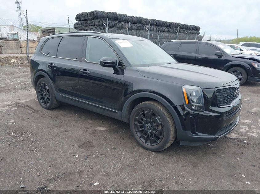 2022 Kia Telluride VIN 5XYP3DHC1NG215349 IAAI salvage auction — LEFT SIDE, Salvage Title, sold $7,100 on 2026-07-10 (photo 1)