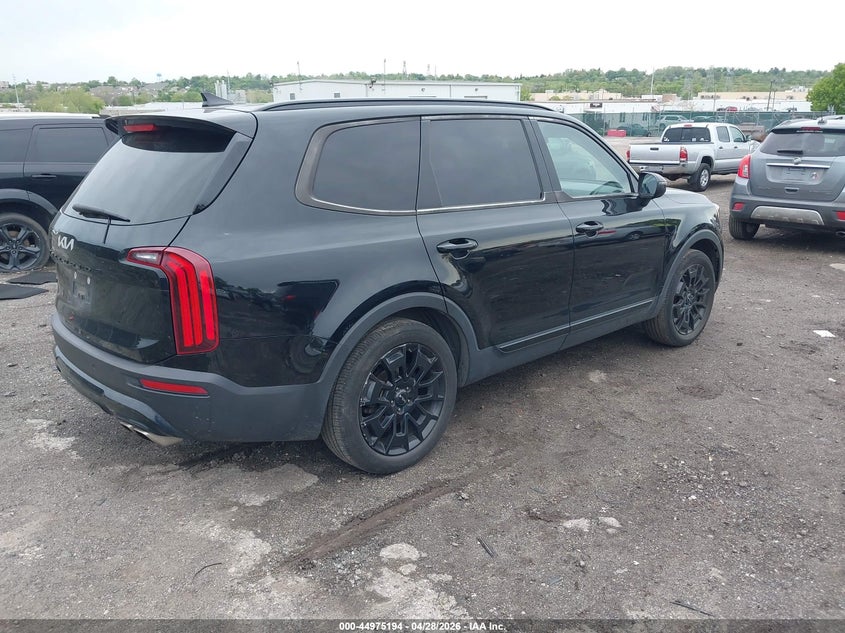 2022 Kia Telluride VIN 5XYP3DHC1NG215349 IAAI salvage auction — LEFT SIDE, Salvage Title, sold $7,100 on 2026-07-10 (photo 4)
