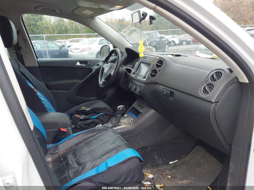2017 Volkswagen Tiguan VIN WVGBV7AX2HK046617 IAAI salvage auction — RIGHT FRONT, Mv-907A (New York), sold $1,425 on 2026-07-07 (photo 5)