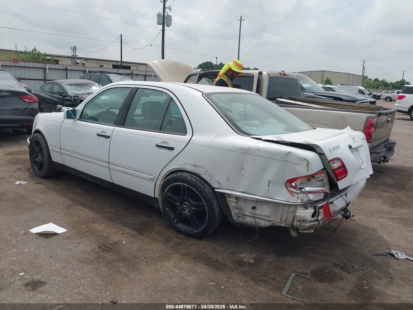 1998 Mercedes-benz VIN WDBJF25F3WA695748 IAAI salvage auction — REAR END, Salvage (Texas), sold $325 on 2026-07-09 (photo 3)