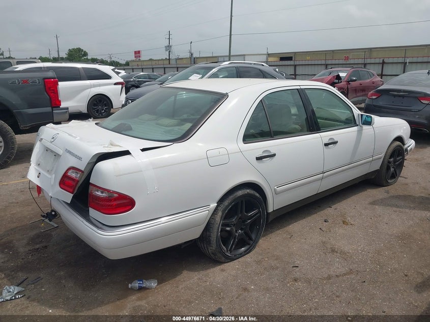 1998 Mercedes-benz VIN WDBJF25F3WA695748 IAAI salvage auction — REAR END, Salvage (Texas), sold $325 on 2026-07-09 (photo 4)