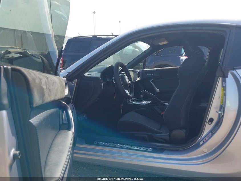 2017 Toyota Gt86 VIN JF1ZNAA13H8709336 IAAI salvage auction — RIGHT SIDE, Salvage Title, sold $1,600 on 2026-07-16 (photo 5)