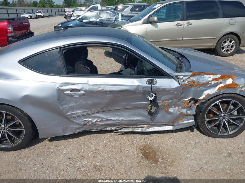 2017 Toyota Gt86 VIN JF1ZNAA13H8709336 IAAI salvage auction — RIGHT SIDE, Salvage Title, sold $1,600 on 2026-07-16 (photo 6)