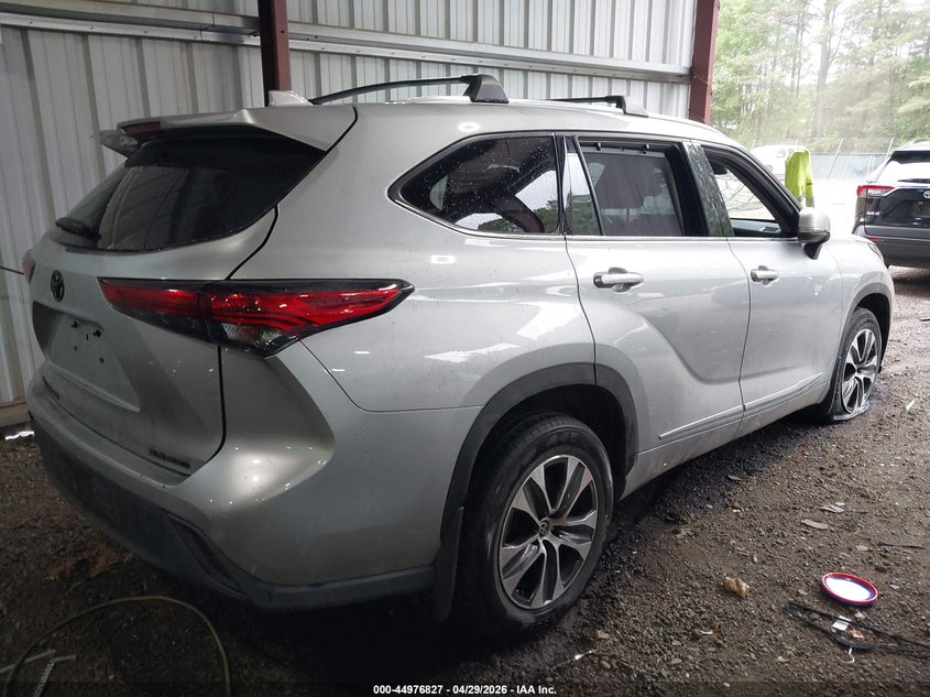 2021 Toyota Highlander VIN 5TDGZRBH4MS103985 IAAI salvage auction — THEFT, Mv-907A (New York), sold $18,350 on 2026-07-09 (photo 4)