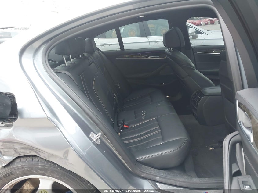 2018 BMW 5er VIN WBAJB9C50JB287272 IAAI salvage auction — FRONT & REAR, Salvage (Illinois), sold $8,400 on 2026-07-14 (photo 8)