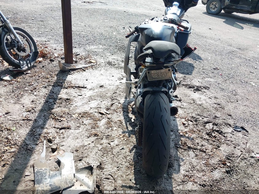2021 Ducati Panigale VIN ZDMHAATW8MB005693 IAAI salvage auction — SIDE, Salvage Title, sold $1,650 on 2026-10-20 (photo 6)